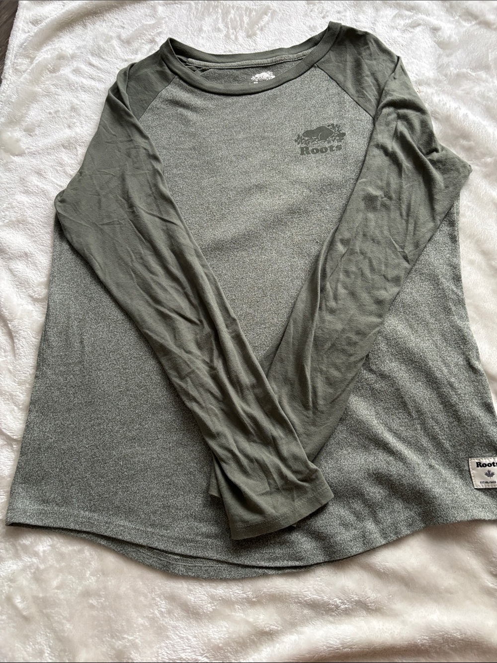 Roots Men's Long-Sleeve Raglan Shirt in Olive and Gray